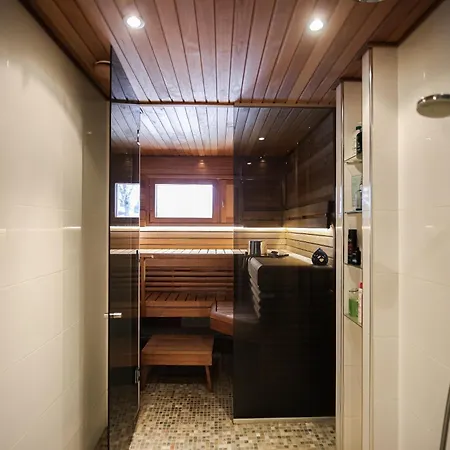 וילה Raikka - 3bdr - Sauna - Wi-fi - Private Parking רובניימי