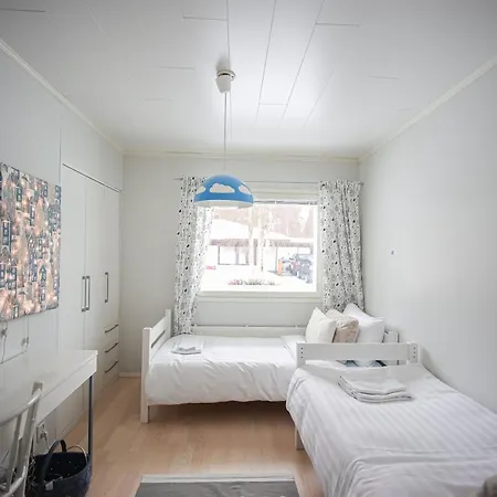 Raikka - 3bdr - Sauna - Wi-fi - Private Parking רובניימי