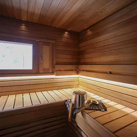 Raikka - 3bdr - Sauna - Wi-fi - Private Parking רובניימי