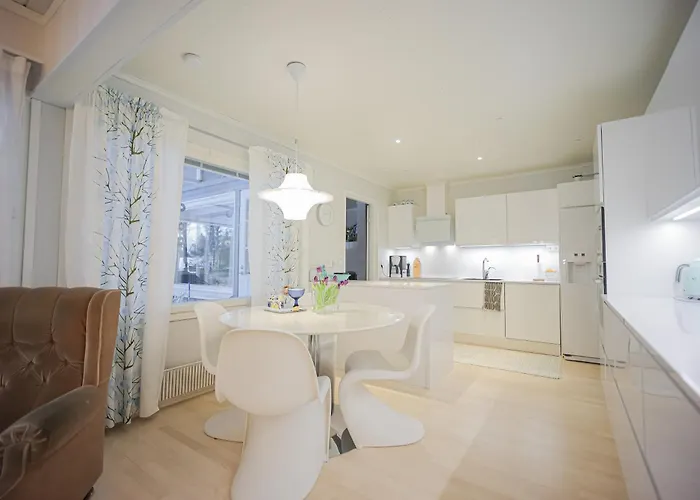 Villa Raikka - 3bdr - Sauna - Wi-fi - Private Parking Rovaniemi